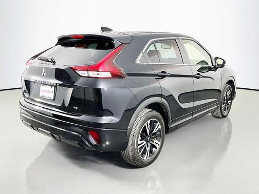 Labrador Black Pearl 2024 Mitsubishi Eclipse Cross SE