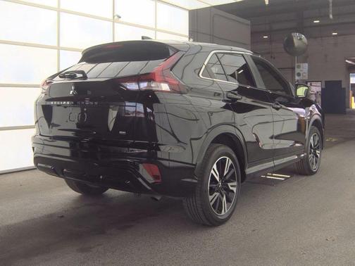 Labrador Black Pearl 2024 Mitsubishi Eclipse Cross SE
