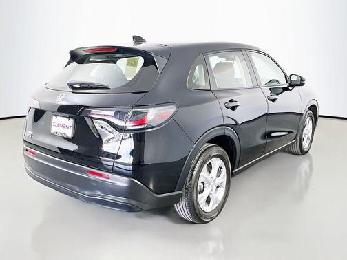 Crystal Black Pearl 2025 Honda HR-V LX