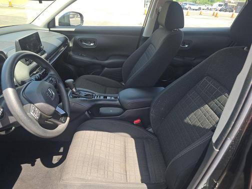 Crystal Black Pearl 2025 Honda HR-V LX