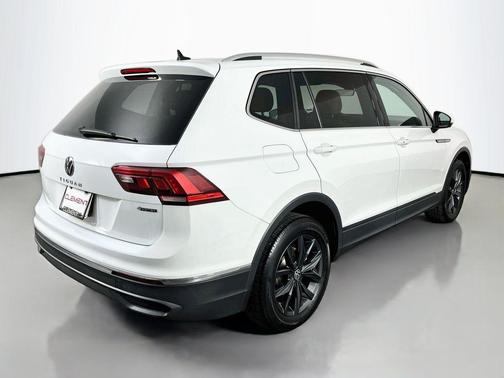 Pure White 2022 Volkswagen Tiguan 2.0T SE