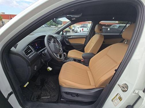 Pure White 2022 Volkswagen Tiguan 2.0T SE