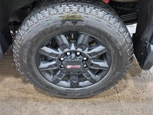 Gray 2024 GMC Sierra 2500 AT4