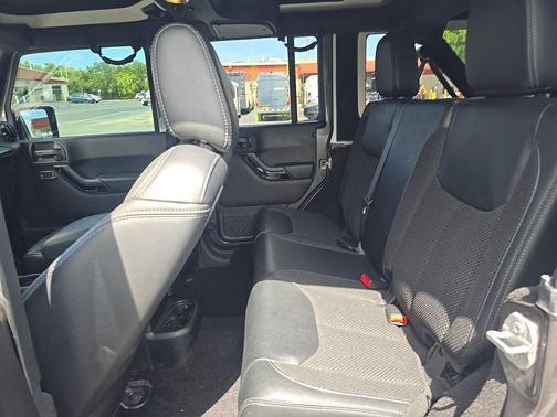 Granite Crystal Clearcoat Metallic 2017 Jeep Wrangler Unlimited Sahara