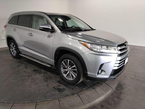 2017 Toyota Highlander SE