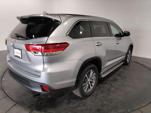 2017 Toyota Highlander SE