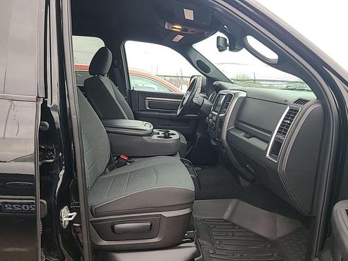 Diamond Black 2022 RAM 1500 Classic SLT