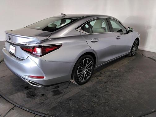2022 Lexus ES 350 Base