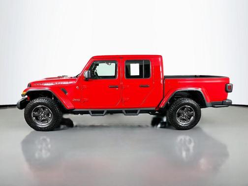 Firecracker Red Clearcoat 2022 Jeep Gladiator Rubicon
