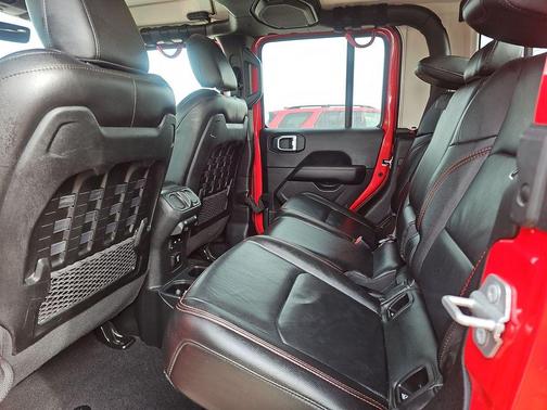 Firecracker Red Clearcoat 2022 Jeep Gladiator Rubicon