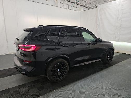 Black Sapphire Metallic 2022 BMW X5 M50i