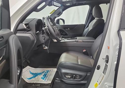 2025 Lexus LX 700h Overtrail