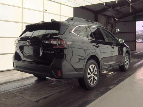Crystal Black Silica 2022 Subaru Outback Premium