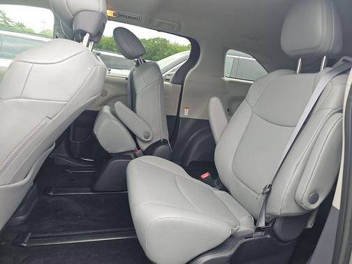 Celestial Silver Metallic 2023 Toyota Sienna XLE
