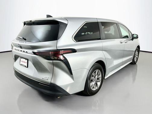 Celestial Silver Metallic 2023 Toyota Sienna XLE