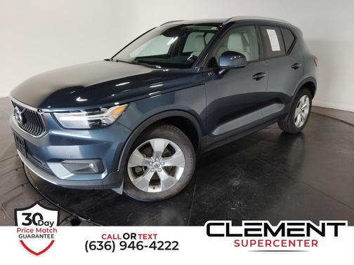 2022 Volvo XC40 T5 Momentum
