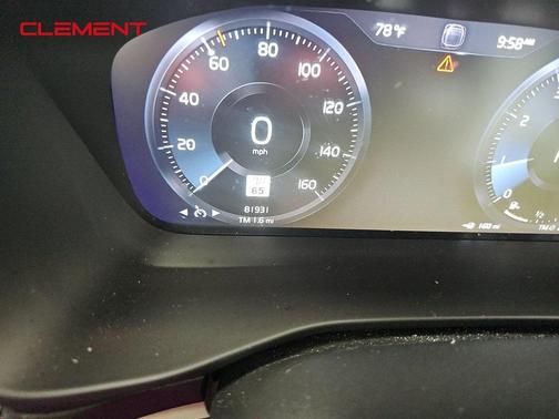 2022 Volvo XC40 T5 Momentum
