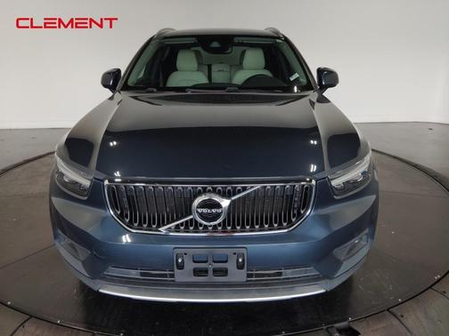 2022 Volvo XC40 T5 Momentum