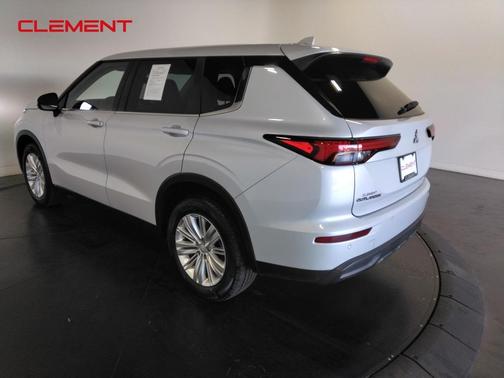 2023 Mitsubishi Outlander ES