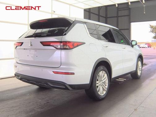 2023 Mitsubishi Outlander ES