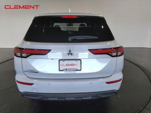 2023 Mitsubishi Outlander ES