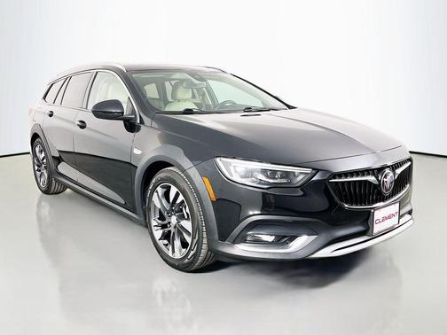 Ebony Twilight Metallic 2018 Buick Regal TourX Essence
