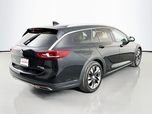Ebony Twilight Metallic 2018 Buick Regal TourX Essence