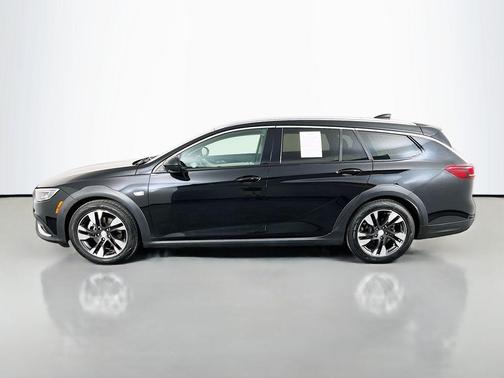 Ebony Twilight Metallic 2018 Buick Regal TourX Essence