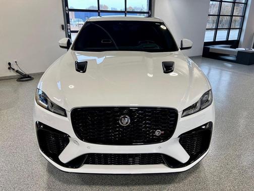2022 Jaguar F-PACE SVR