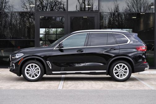 Jet Black 2023 BMW X5 xDrive40i