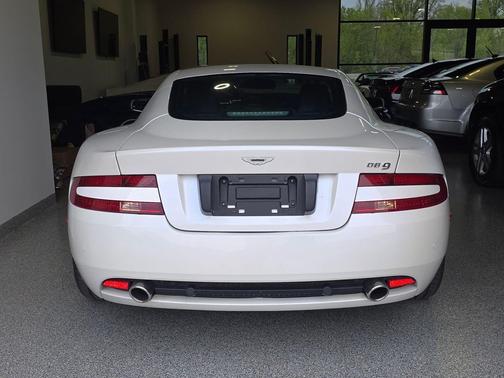 White 2009 Aston Martin DB9 Base
