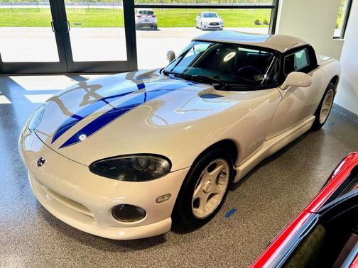 White 1996 Dodge Viper RT/10