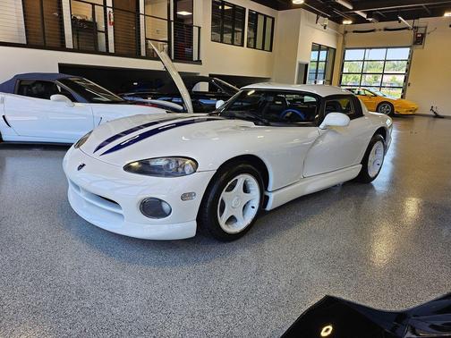 White 1996 Dodge Viper RT/10
