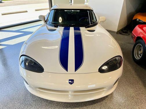 White 1996 Dodge Viper RT/10