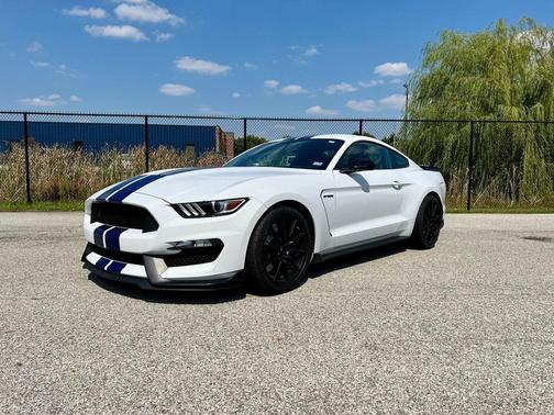 2016 Ford Shelby GT350 Base