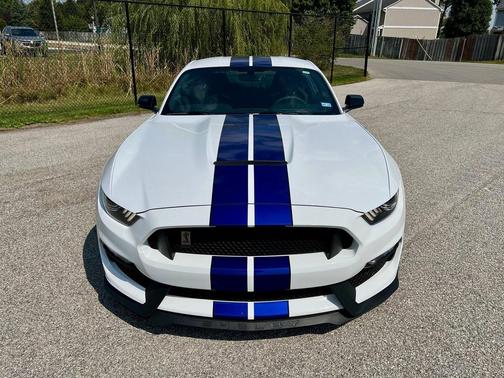 2016 Ford Shelby GT350 Base