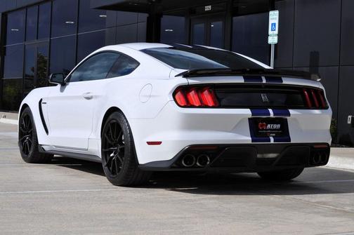 2016 Ford Shelby GT350 Base