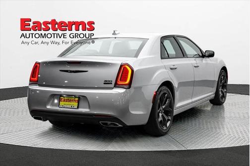 2022 Chrysler 300 Touring