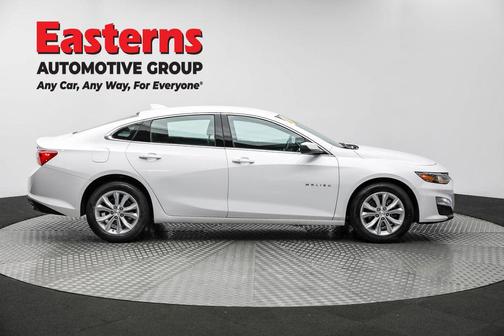 Summit White 2024 Chevrolet Malibu FWD 1LT