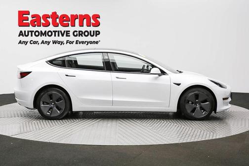 Pearl White Multi-Coat 2023 Tesla Model 3 Standard Range