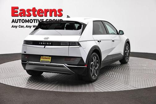 Atlas White 2024 Hyundai IONIQ 5 SE