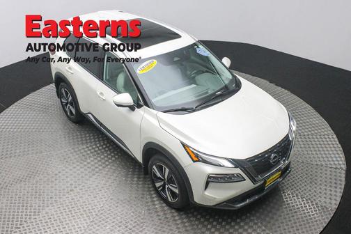 Pearl White Tricoat 2023 Nissan Rogue SL