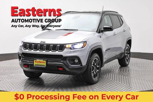 Silver Zynith Metallic Clearcoat 2025 Jeep Compass Trailhawk
