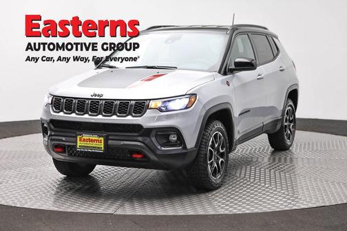 Silver Zynith Metallic Clearcoat 2025 Jeep Compass Trailhawk