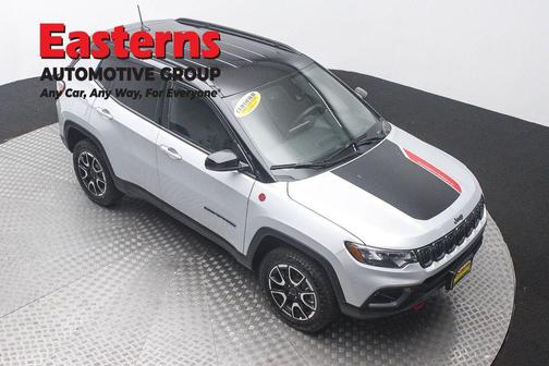 Silver Zynith Metallic Clearcoat 2025 Jeep Compass Trailhawk