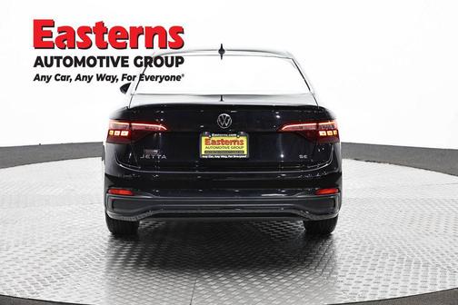 Deep Black Pearl 2024 Volkswagen Jetta 1.5T SE