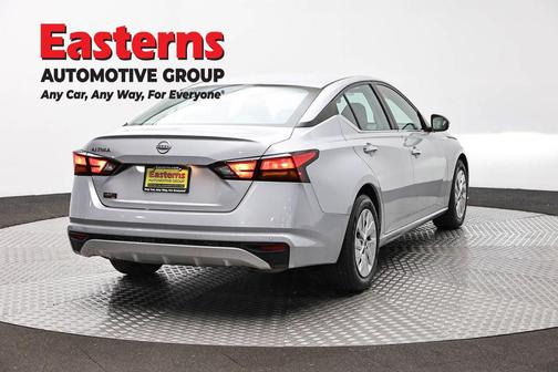 Brilliant Silver Metallic 2023 Nissan Altima S FWD