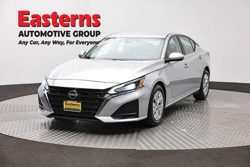 Brilliant Silver Metallic 2023 Nissan Altima S FWD