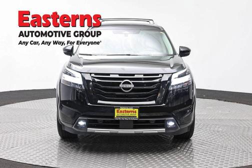 Super Black 2023 Nissan Pathfinder SL 4WD