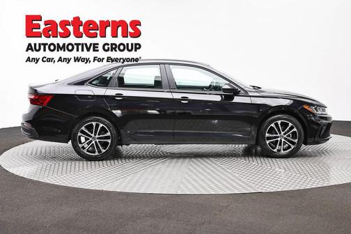 Deep Black Pearl 2025 Volkswagen Jetta 1.5T Sport